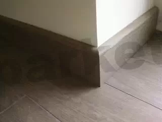 Установка, монтаж плинтуса